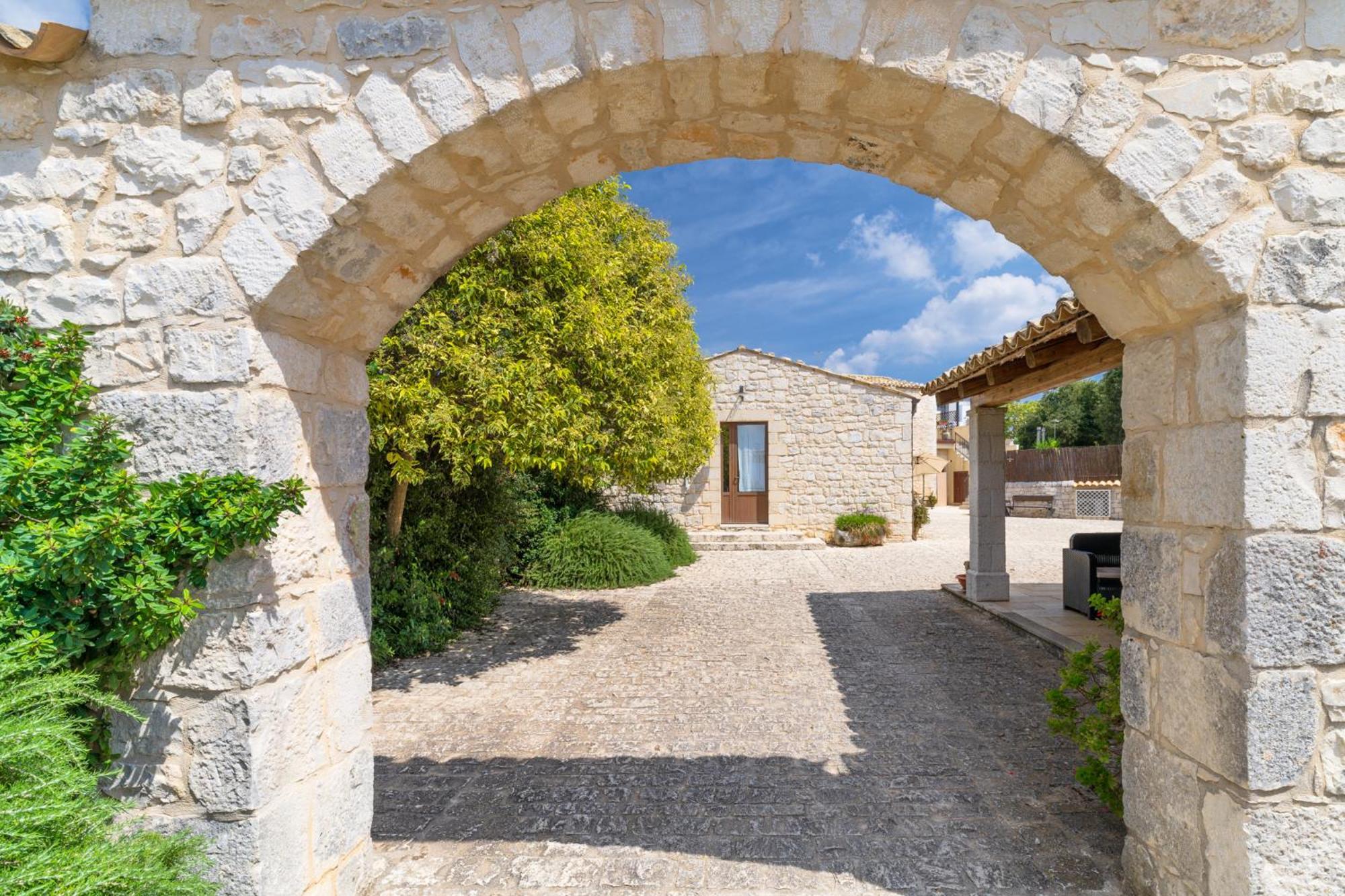 Borgo Monachella Bed and Breakfast Ragusa Exteriör bild